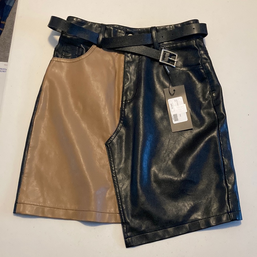 NWT Venti 6 asymmetric two tone mini skirt